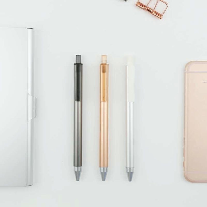 <p> 
The M&G YouPin Metal Neutral Pen is the perfect pen for all your writing needs. It has a sleek, classic design with a 0.5mm push-type penholder and is made of high-quality material. The sophisticated shape of this pen makes it perfect for everyday use, and the 0.5mm lead ensures a smooth, consistent writing experience. It also features a black ink line for all colors, making it an ideal choice for both professional and casual writing. The pen is made in China and is sure to last you a long time. Whethe