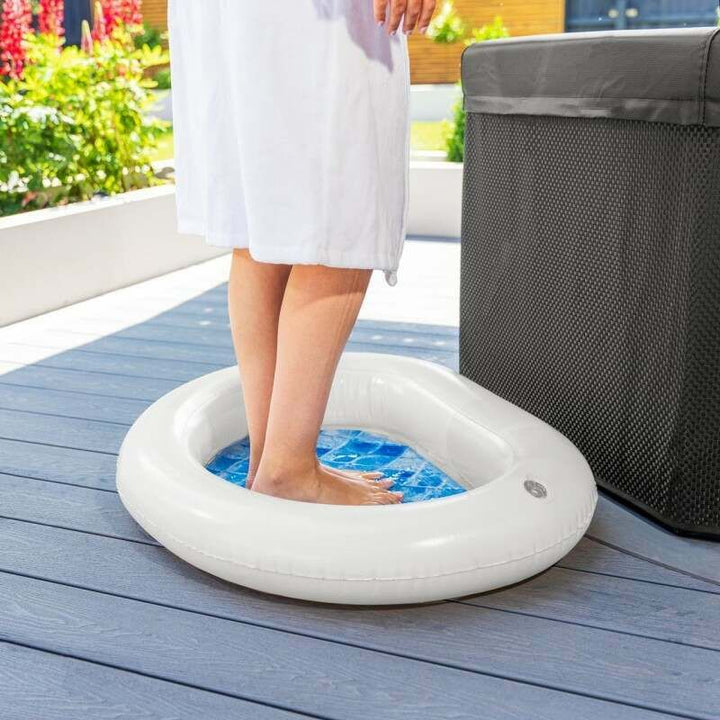 <p> 
The Jilong Avenli Spa Foot Basin for spa swimming pool is an essential accessory for all hot tub and pool owners. It is made from high quality materials to ensure it is strong and robust for long-lasting use. This hot tub wash basin is generously sized at 87 x 68 x 14 cm, making it suitable for all foot sizes. It also has a non-slip design for maximum user safety. 

This pool foot bath basin is easy to set up. Simply fill it with warm water and place it close to your hot tub or swimming pool. This will