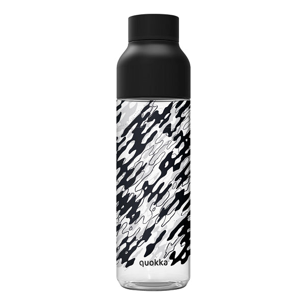 <p>

The Quokka Drinking Bottle Tritan Ice Camo is the perfect hydration solution for anyone on the go. This durable and practical bottle is made of plastic tritan material, making it leak-proof, resistant to breakage, and easy to clean. It has a capacity of 840 milliliters and features a double twist opening, allowing you to easily add ice or fruit to your drink. The bottle is available in black and transparent colors, making it suitable for both men and women. With a length of 26.5 cm, a diameter of 7.2 c