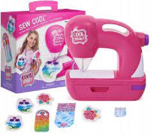 Spin Master Cool Maker Sewing Machine with 5 Trendy Projects and Fabric